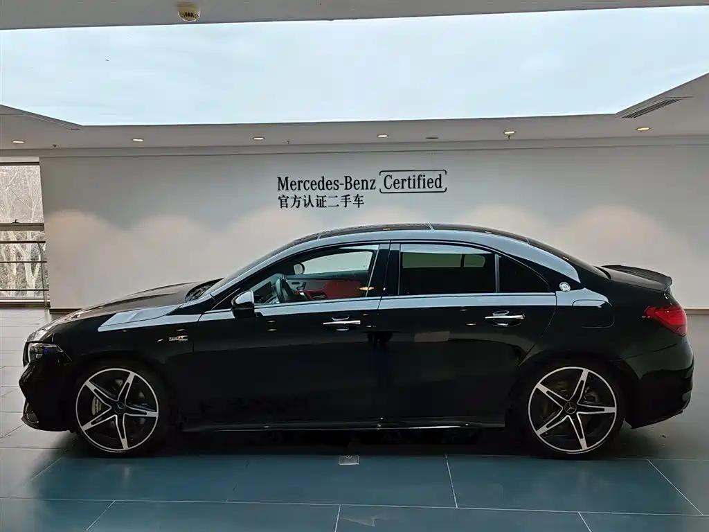 Mercedes-Benz A-Class AMG 2025 AMG A 35 L 4MATIC фото 6