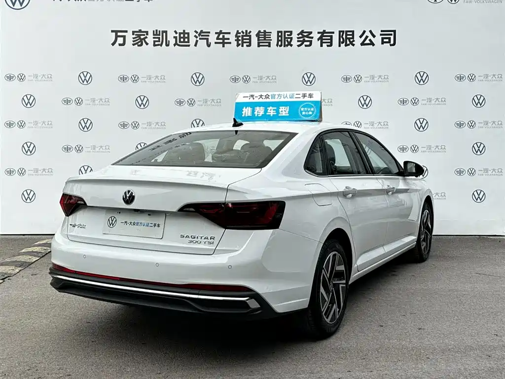 VOLKSWAGEN SAGITAR