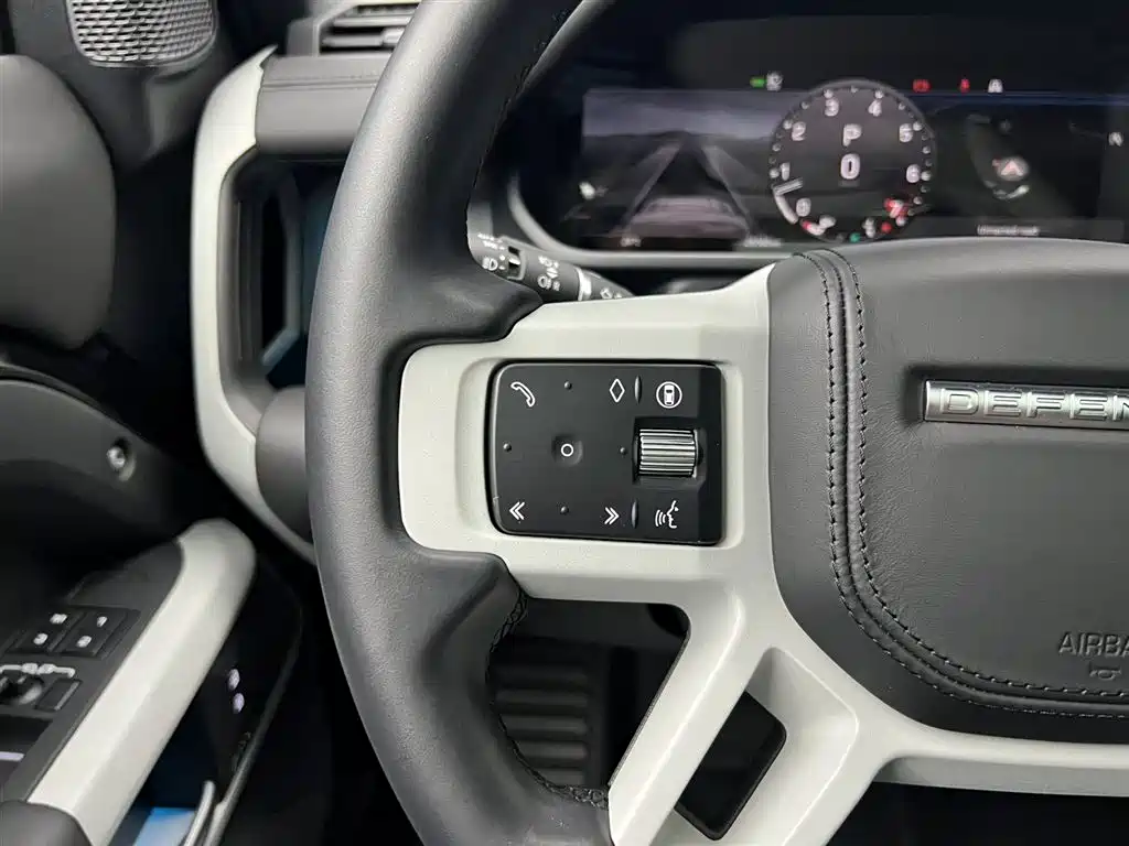 Land Rover Defender 2025 110 3.0T P400 X фото 22