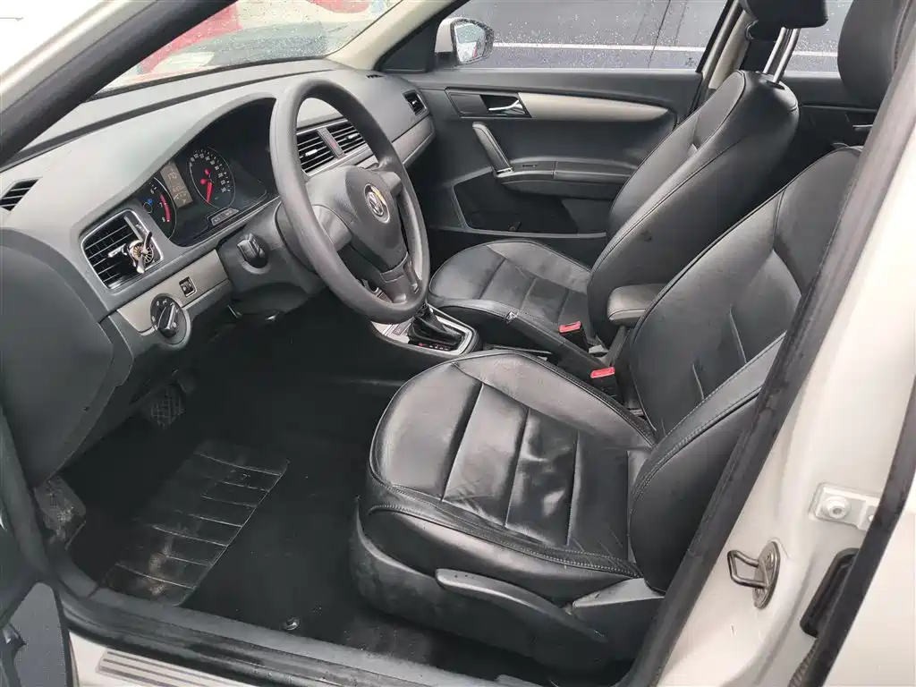 Volkswagen Lavida 2013 Facelift Classic 1.6L Automatic Comfort фото 15