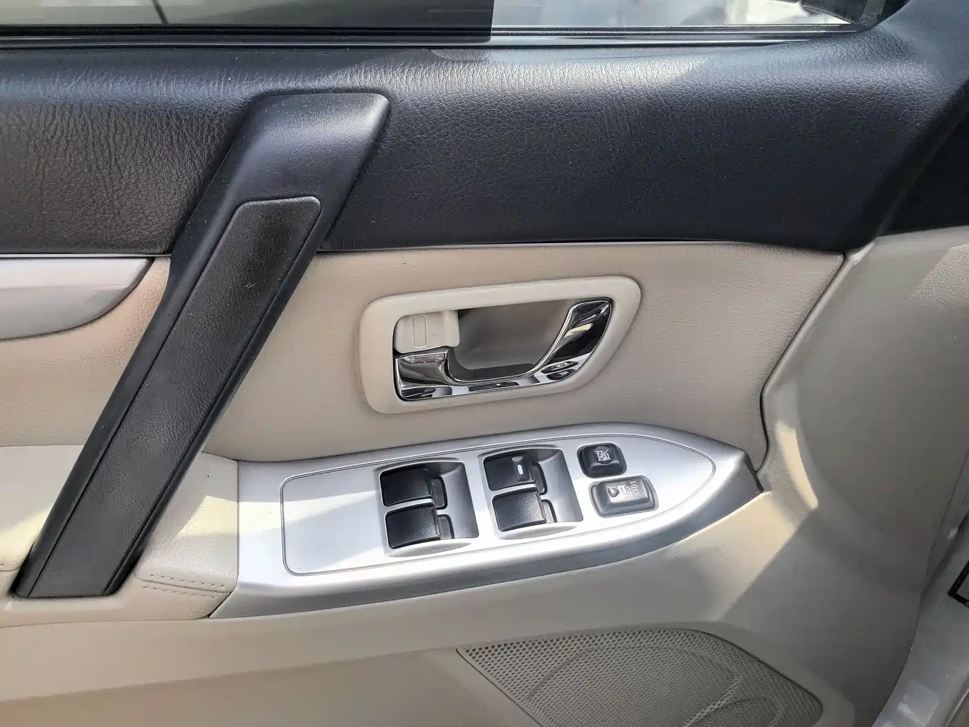 Mitsubishi Pajero (Import) 2018 3.0L Automatic Premium Edition фото 12