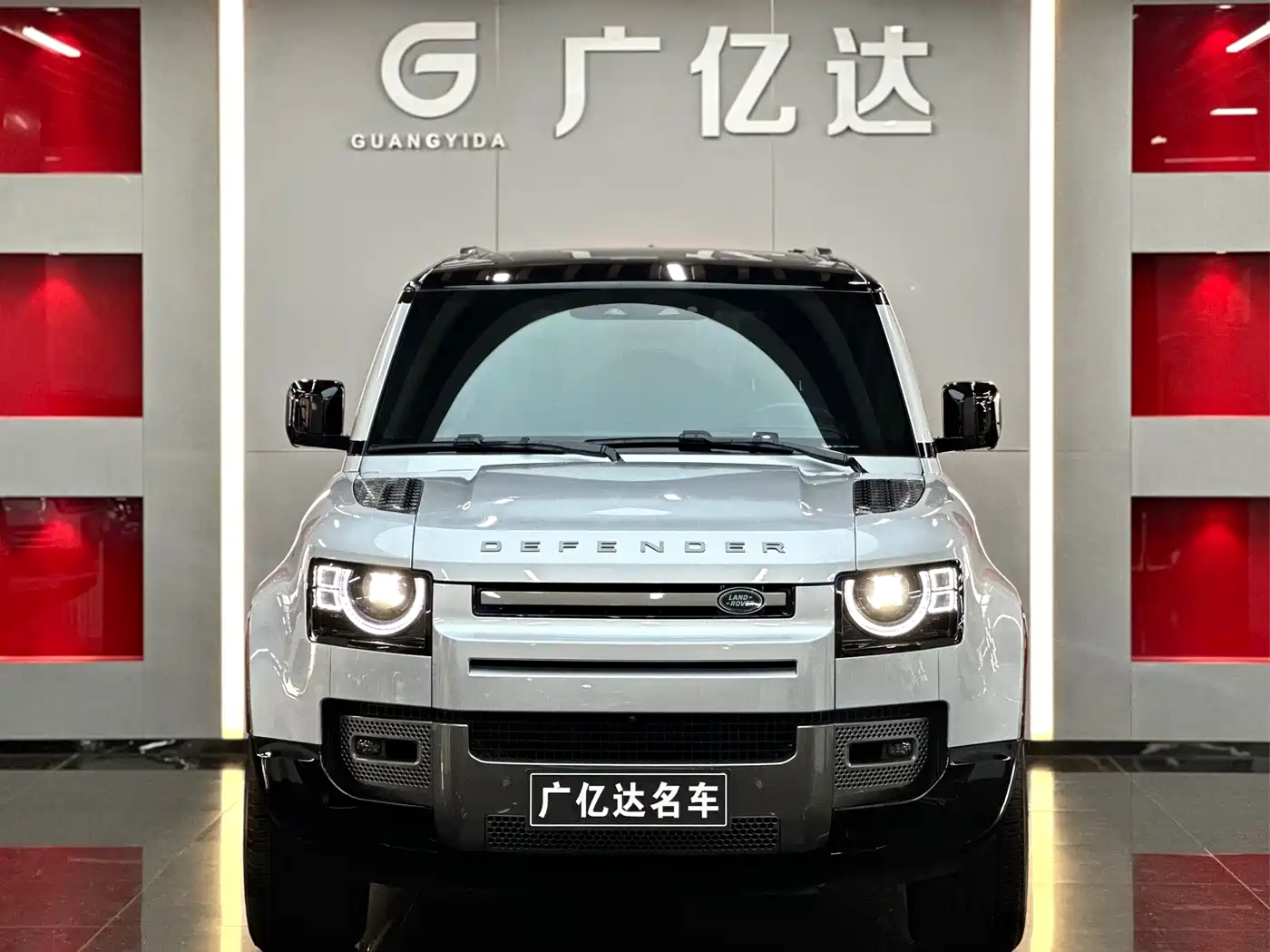 Land Rover Defender 2021 110 P400 X-DYNAMIC HSE фото 2