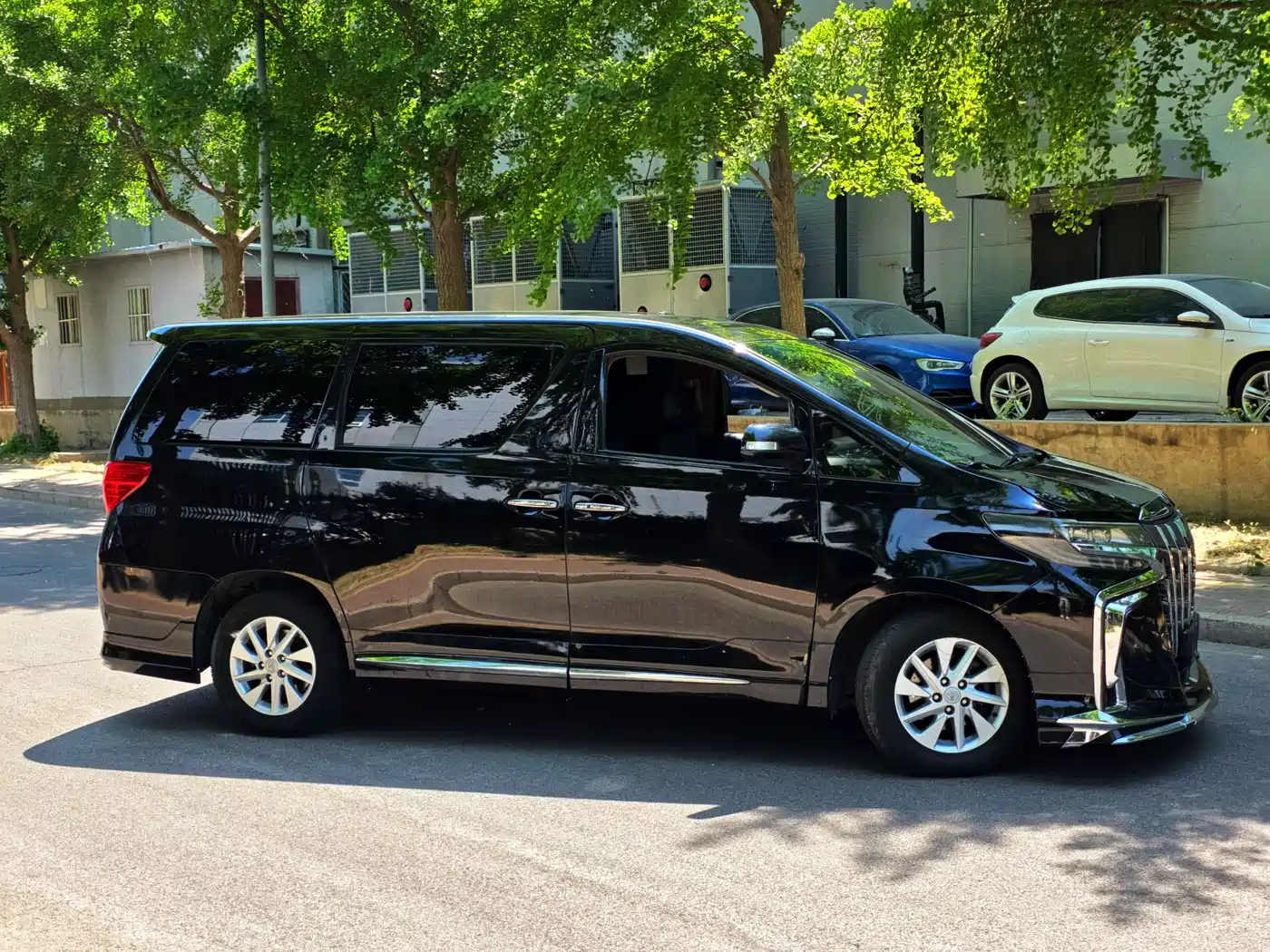 Toyota Alphard 2012 3.5L Premium Edition фото 3
