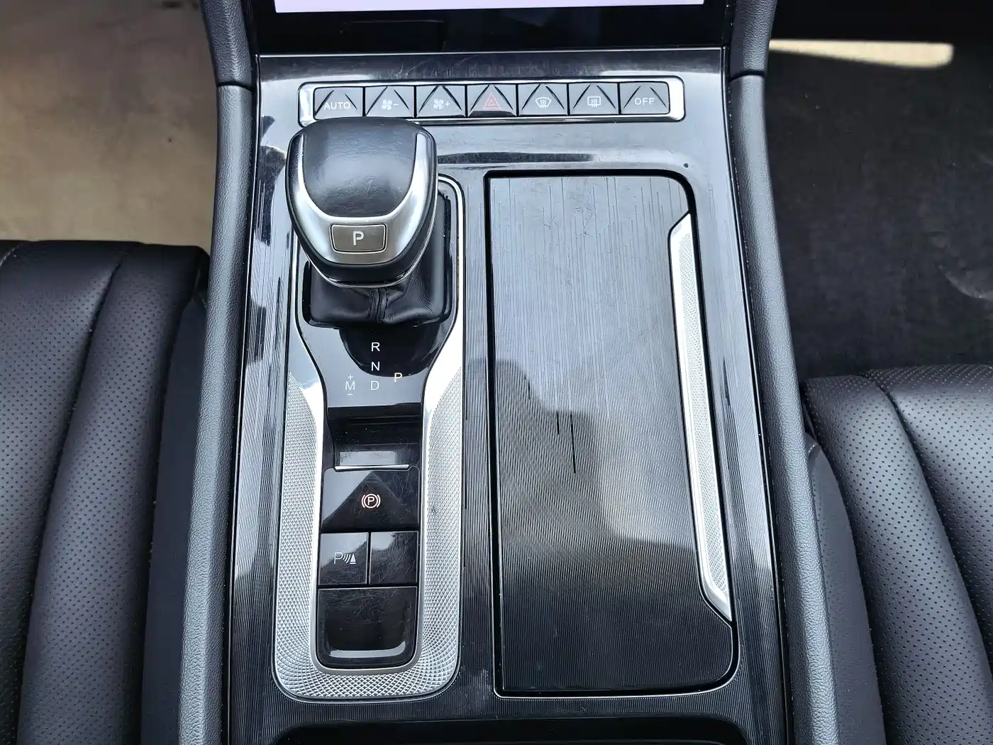 Hongqi H5 2024 1.5T DCT Smart Connect Flag Rhythm Edition фото 13
