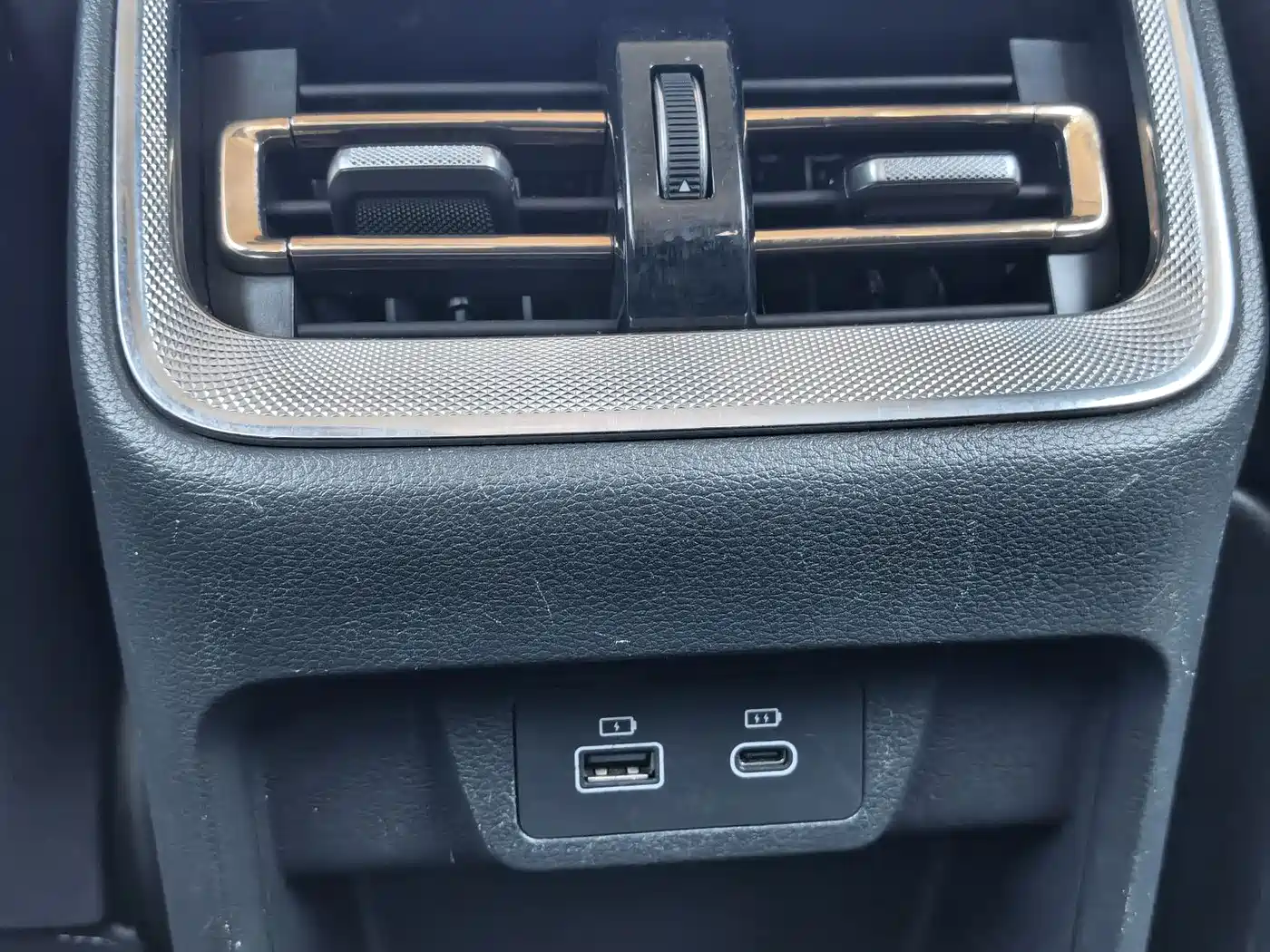 Hongqi H5 2024 1.5T DCT Smart Connect Flag Rhythm Edition фото 15