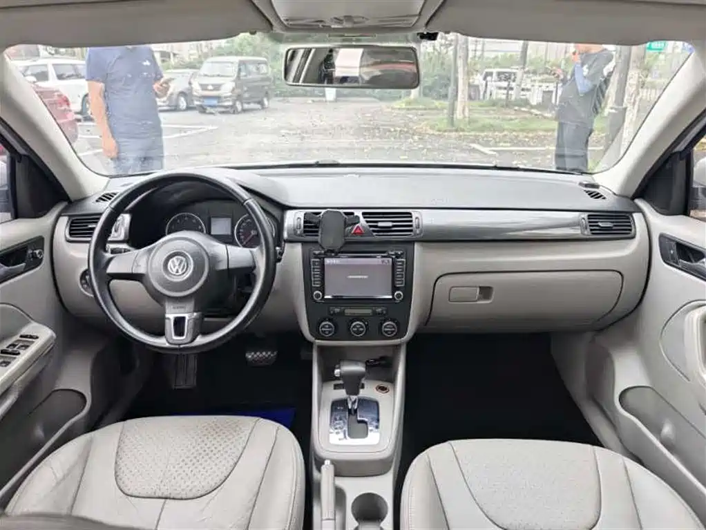 Volkswagen Bora 2012 1.6L Automatic Luxury Model фото 7