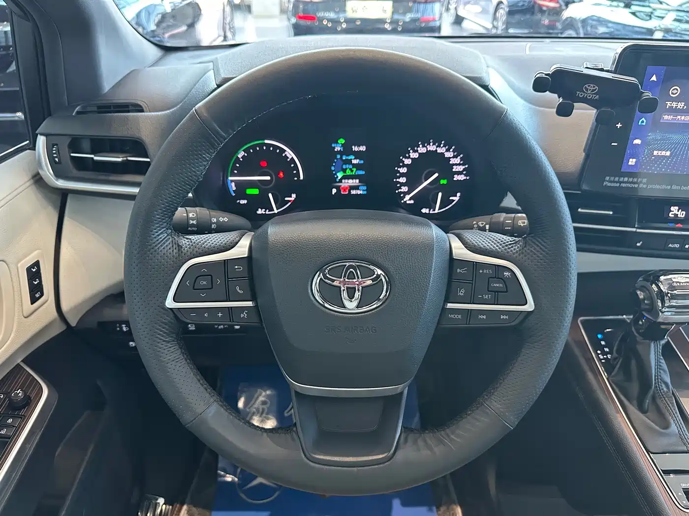 Toyota Granvia 2023 2.5L Hybrid Prestige PLUS Edition фото 11