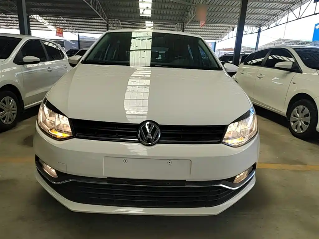 Volkswagen Polo 2016 1.6L Automatic Comfort фото 3