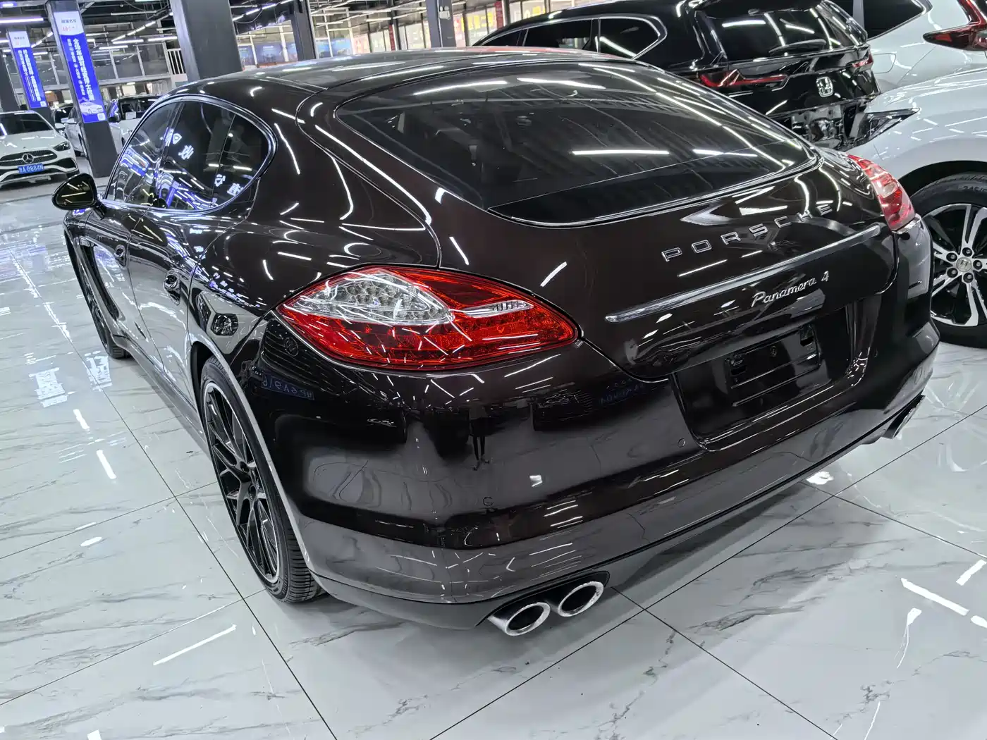 Porsche Panamera 2010 Panamera 4 3.6L фото 4