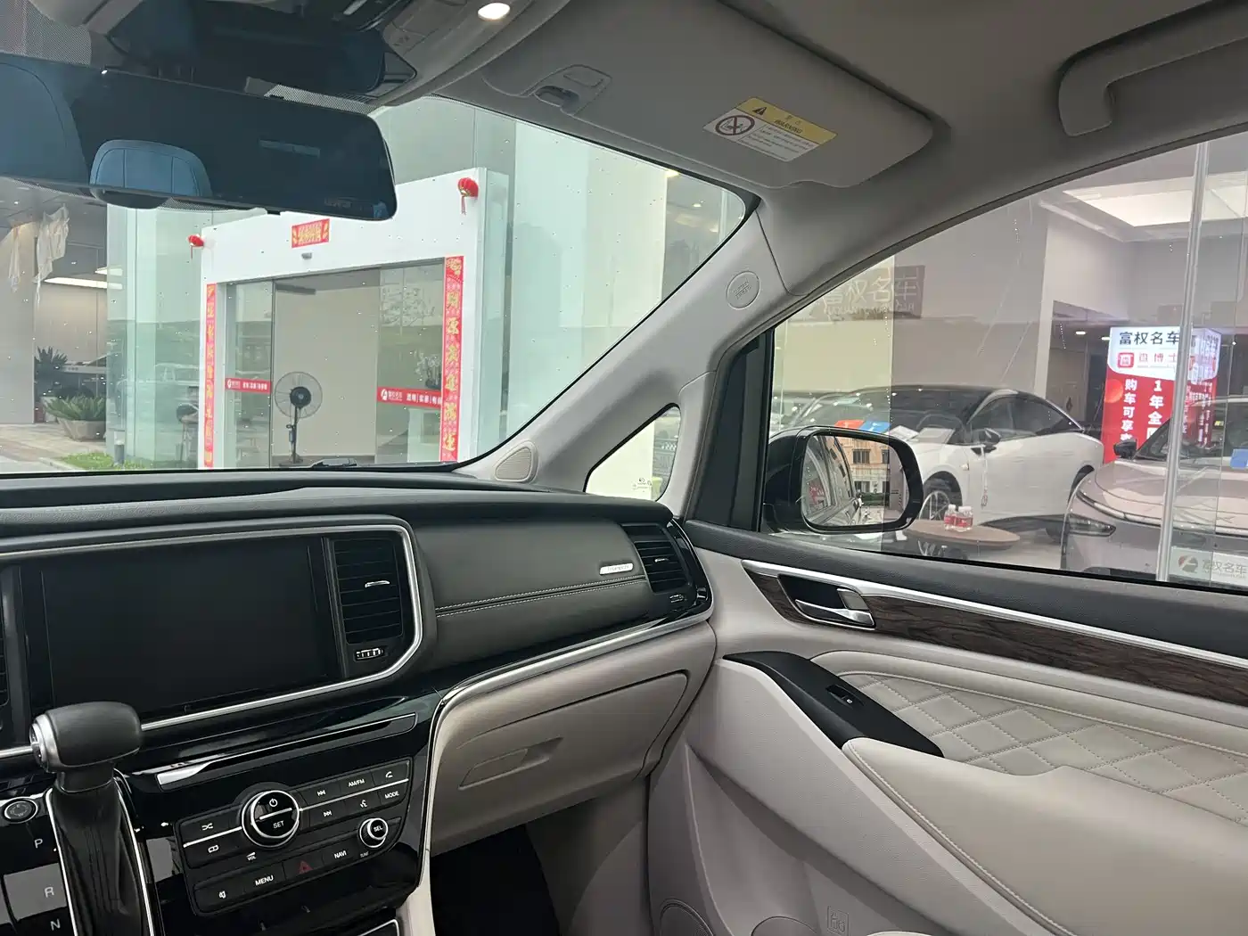 GAC Trumpchi Trumpchi M8 2018 320T Premium Edition фото 24