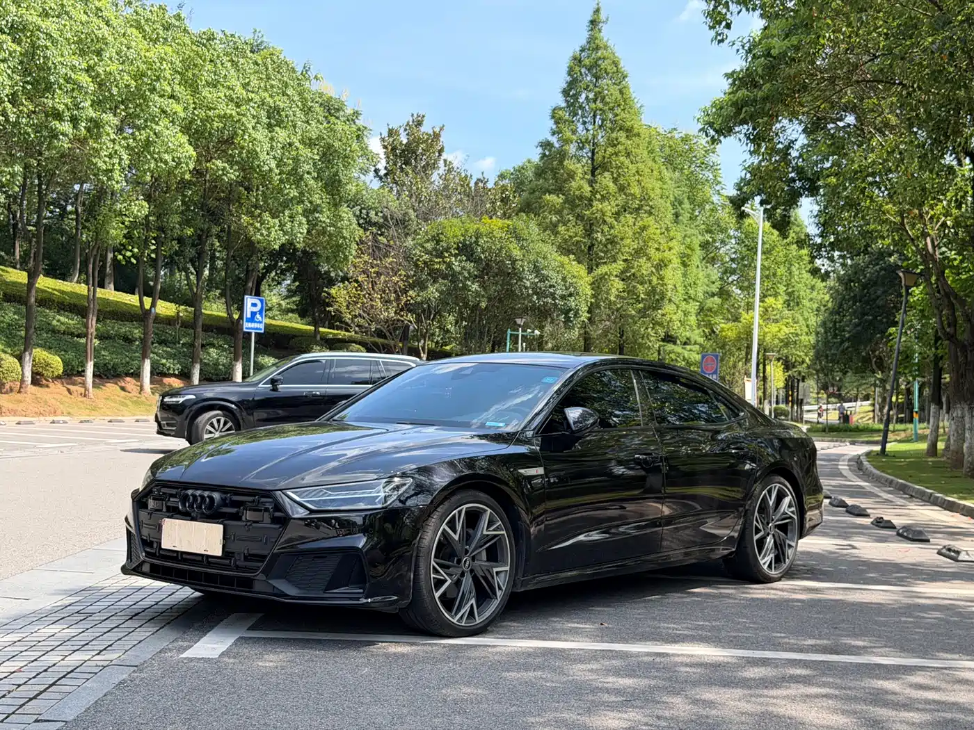 Photo 1 - Audi A7L