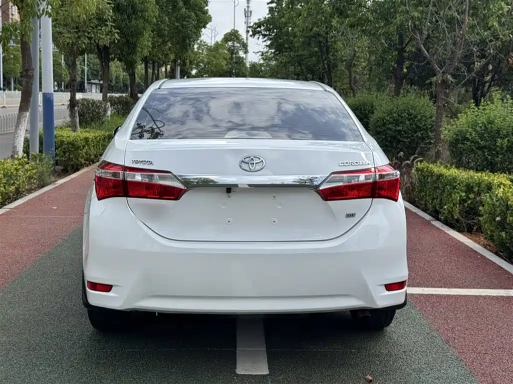 Toyota Corolla 2014 1.6L CVT GL фото 6