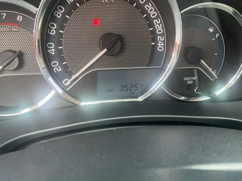 Toyota Corolla 2014 1.6L CVT GL фото 12
