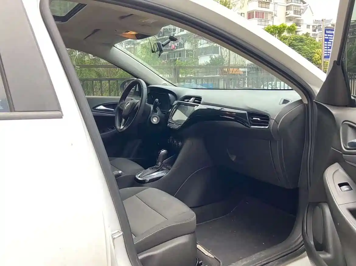 Buick Excelle 2018 15N CVT Elite фото 8