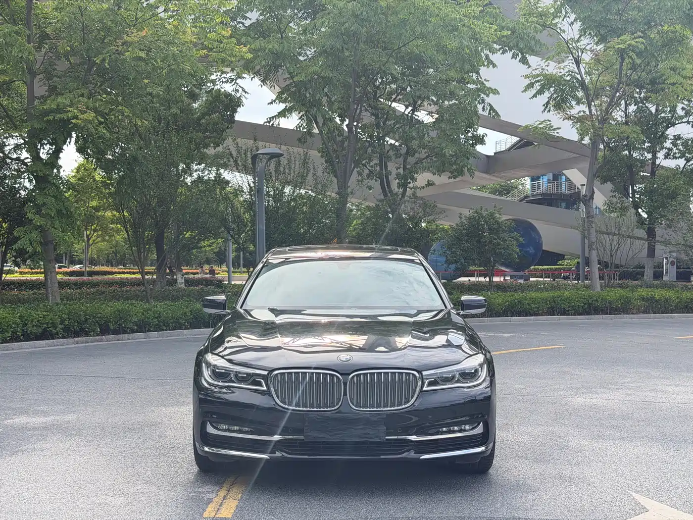 BMW 7 Series 2016 740Li Leading Edition фото 2