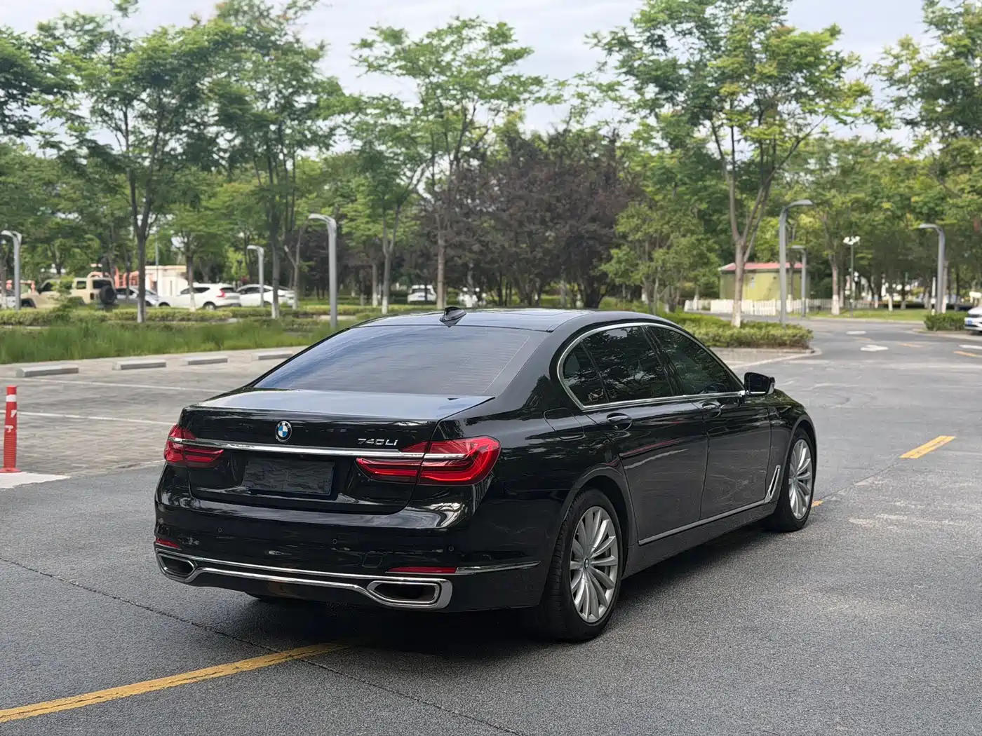 BMW 7 Series 2016 740Li Leading Edition фото 15