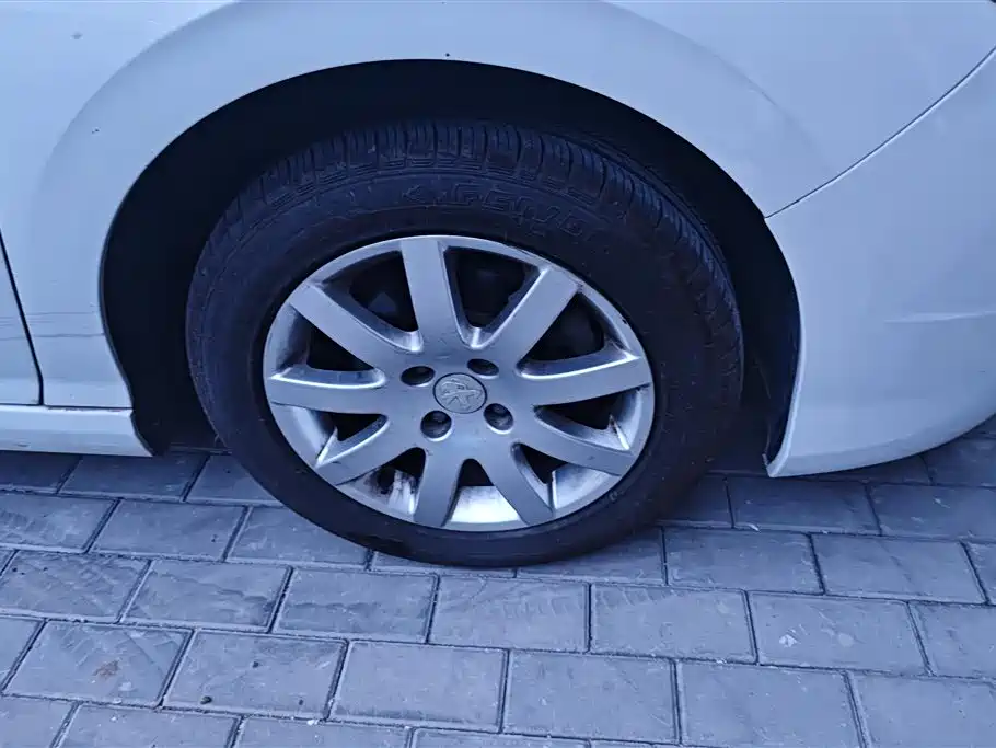 Peugeot 308 2014 Model Joy Edition Classic 1.6L Automatic Trend Style фото 6