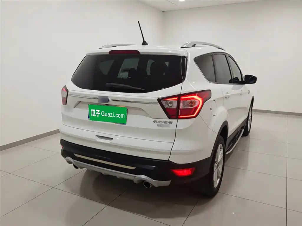 Фото 7 - Ford Kuga