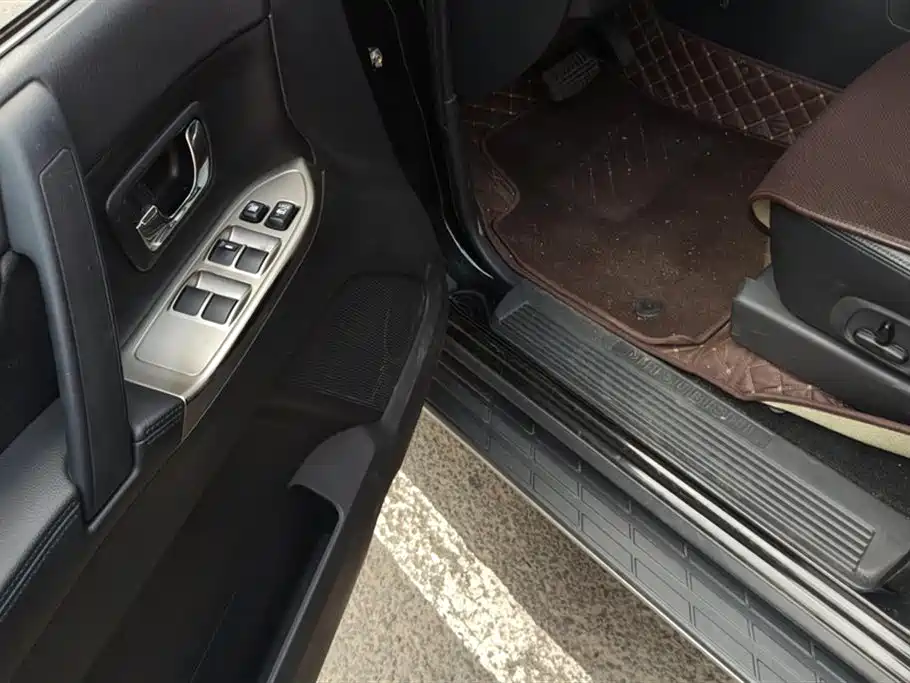 Mitsubishi Pajero (Import) 2019 3.0L Automatic Premium Edition фото 7