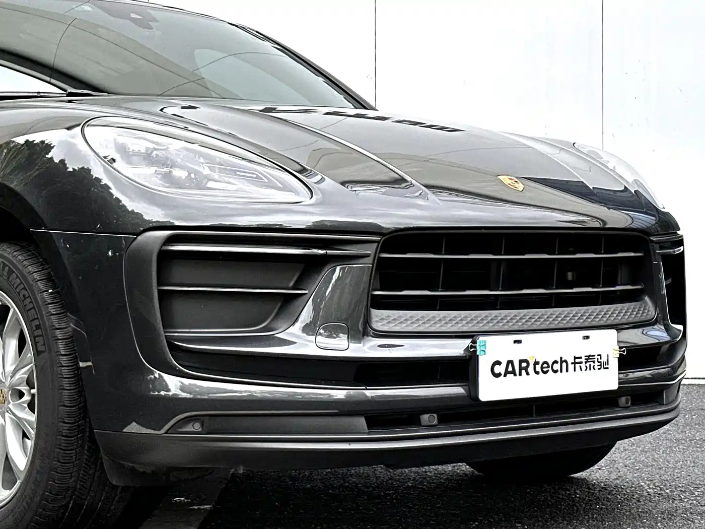 PORSCHE MACAN