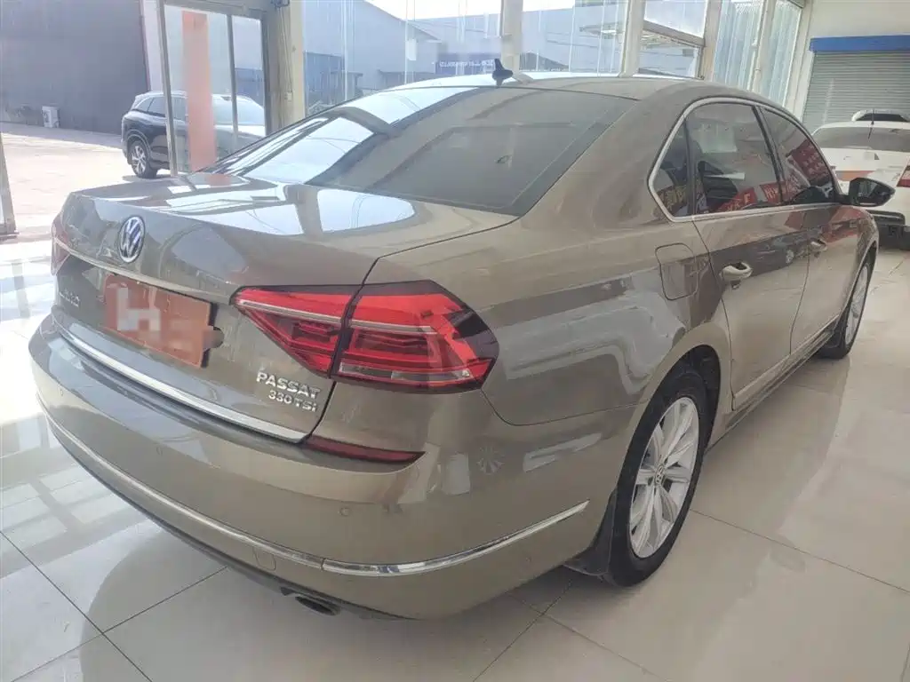 Volkswagen Passat 2017 330TSI DSG Luxury фото 7