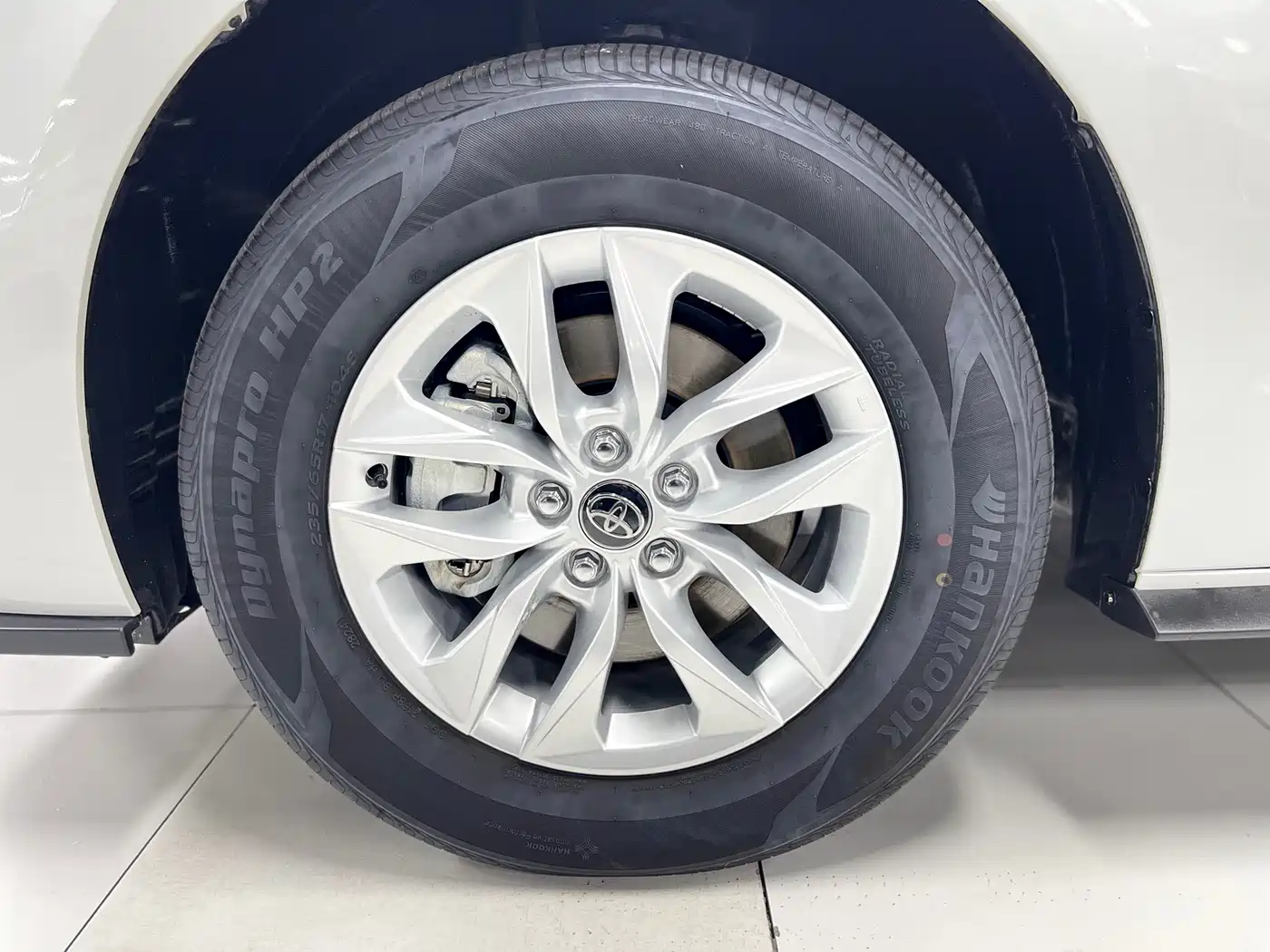Toyota Granvia 2024 2.5L Hybrid Comfort фото 15