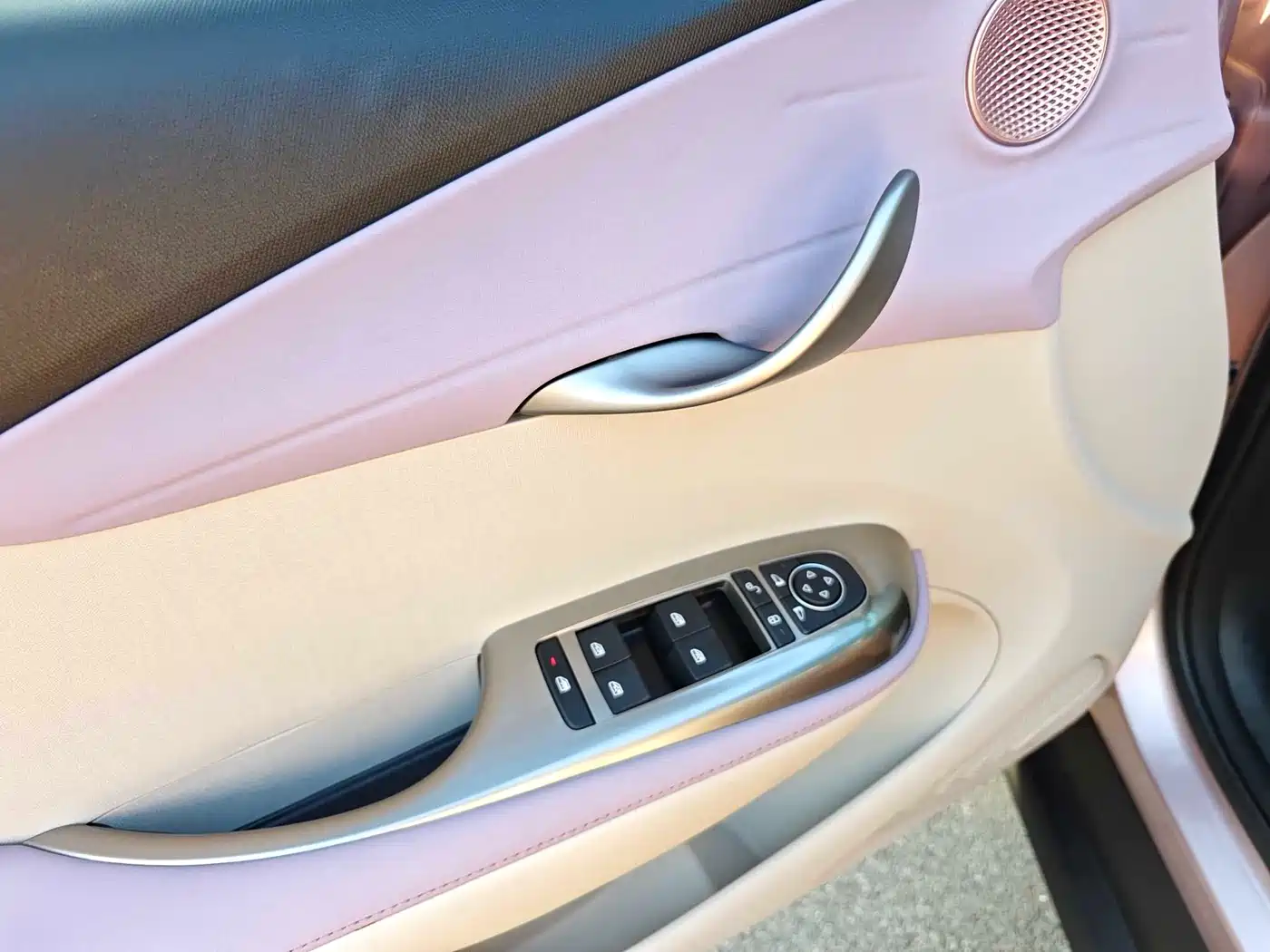 BYD Dolphin 2021 401km Knight Edition фото 24