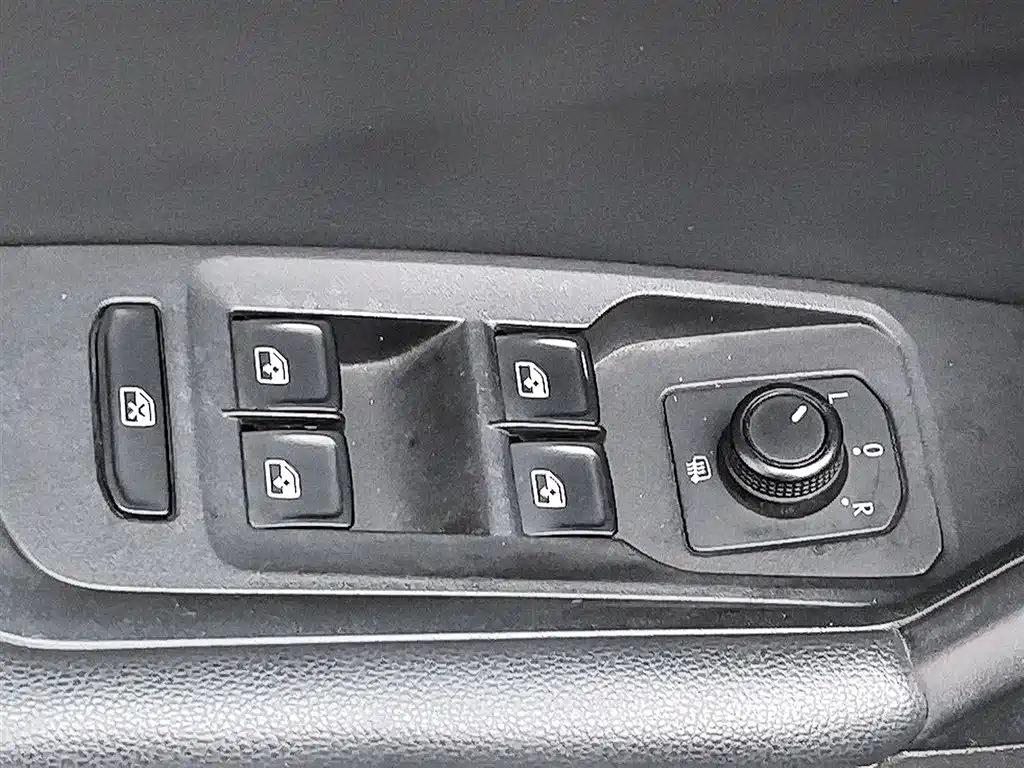 Volkswagen Lavida 2019 1.5L Manual Comfort Edition China VI фото 9