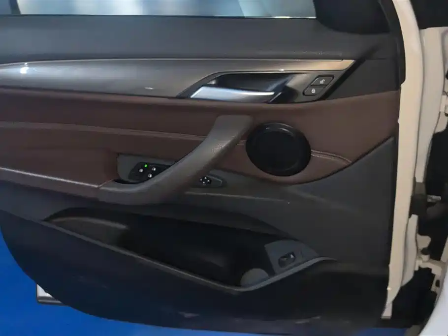 BMW X1 2016 sDrive18Li Luxury Model фото 7