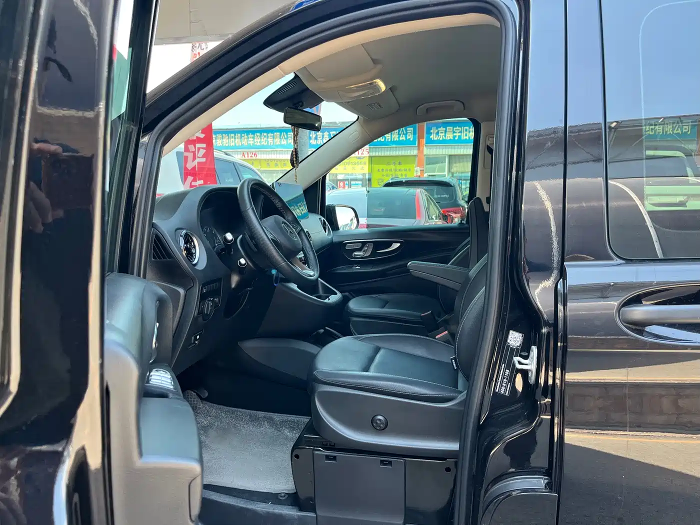 Mercedes-Benz Vito 2024 2.0T Business 7-Seater фото 8