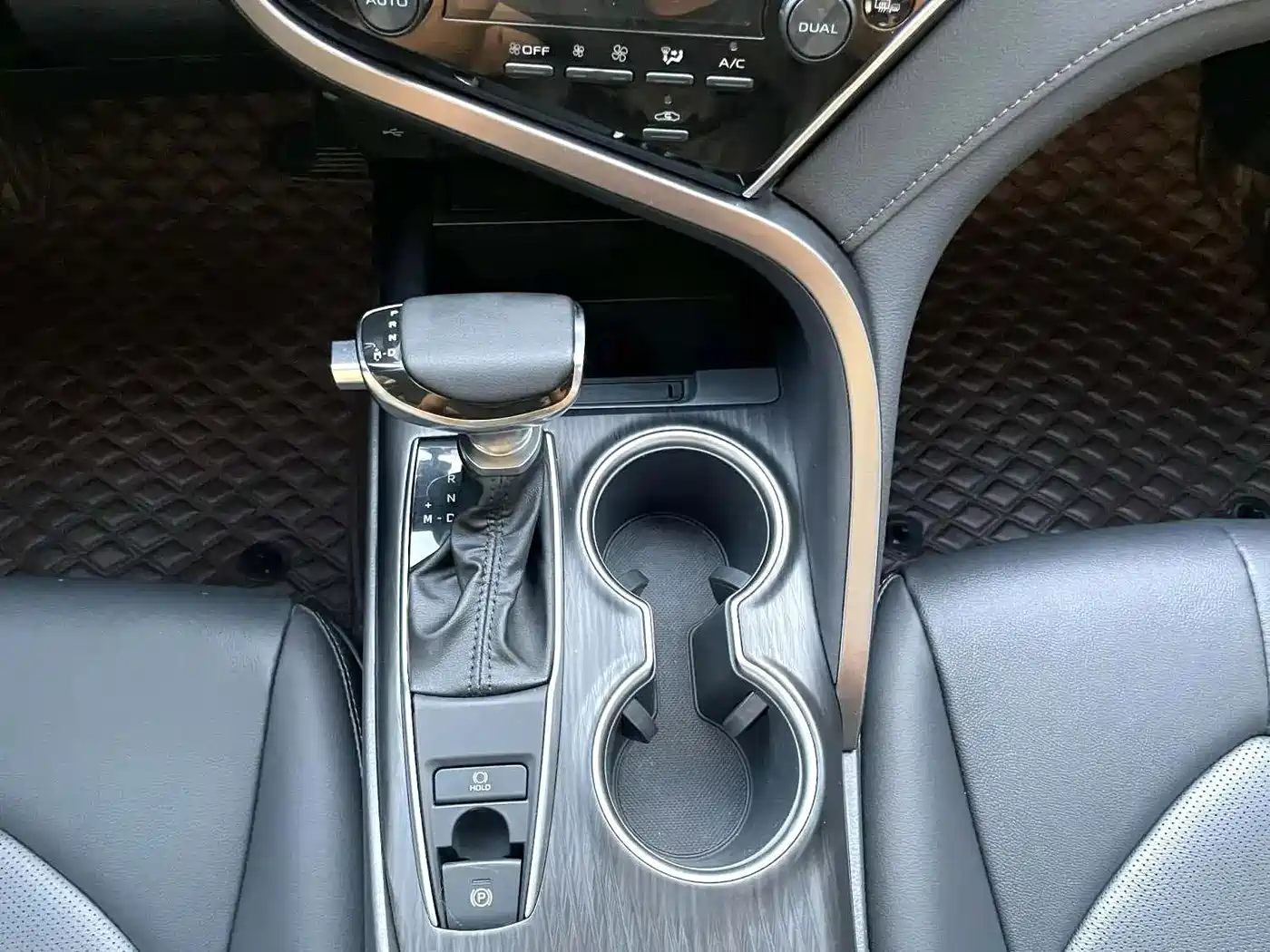 Toyota Camry 2021 2.0G Luxury Edition фото 15
