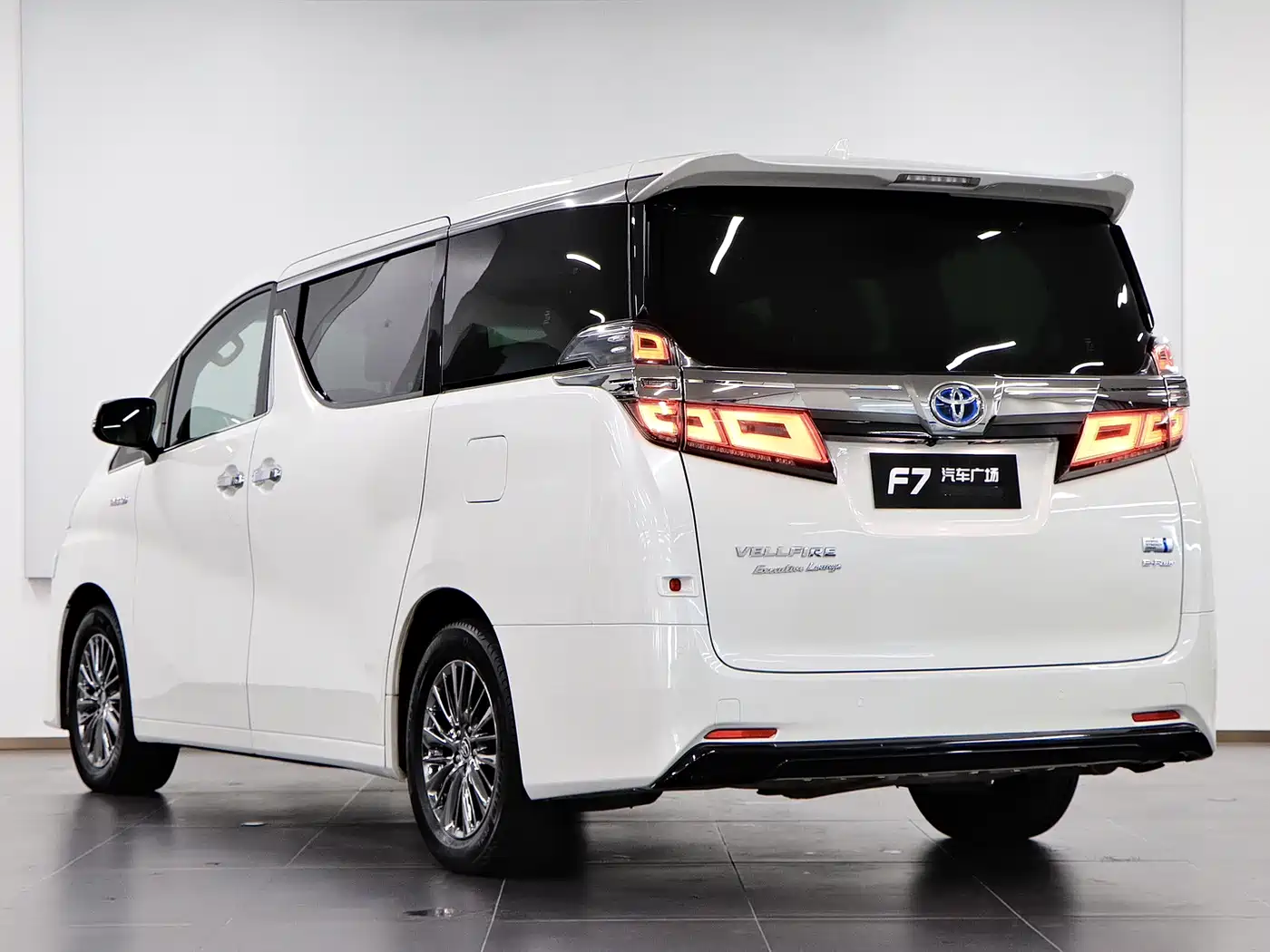 Toyota Vellfire 2020 Twin Engine 2.5L HV Premium Edition фото 4