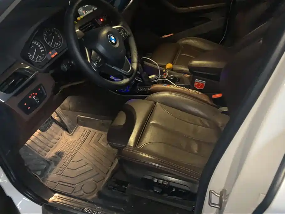BMW X1 2016 sDrive18Li Luxury Model фото 9