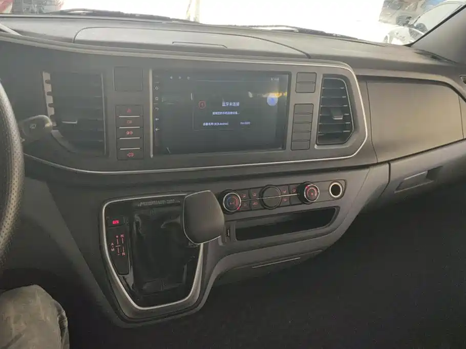 SAIC Maxus Xintu V80 2025 PRO Aoyun 2.0T AMT Short Wheelbase Medium Roof 5/6-Seater фото 13