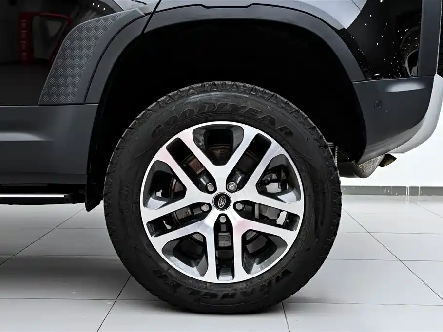 Land Rover Defender 2024 110 3.0T P400 Dark Special Edition фото 39