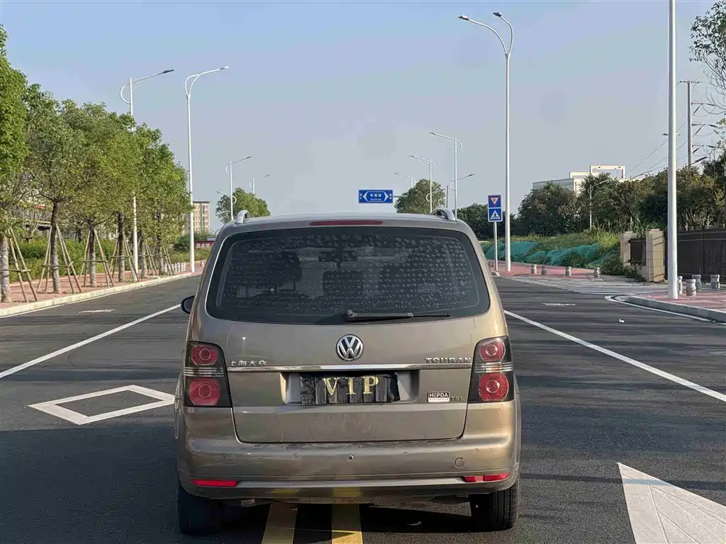 Volkswagen Touran 2015 1.4T DSG Comfort Edition 5-seater фото 8
