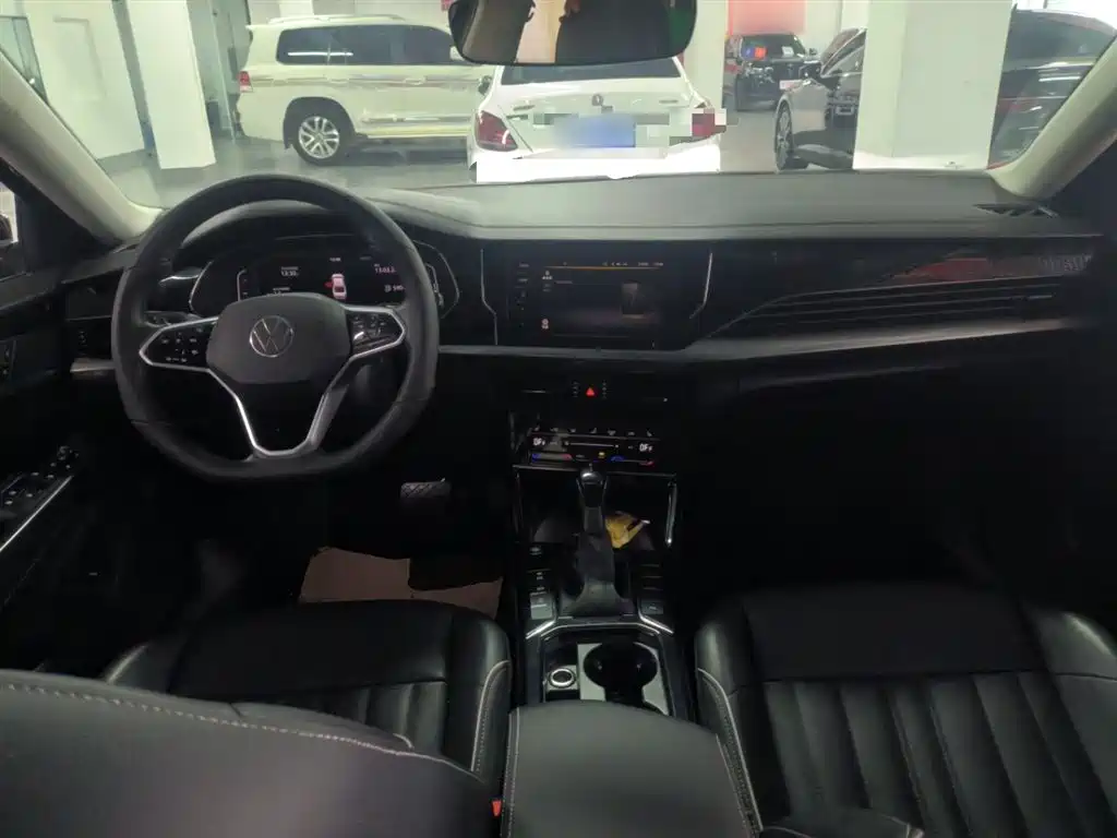 Volkswagen Passat 2023 330TSI Starlight Elite Edition фото 10