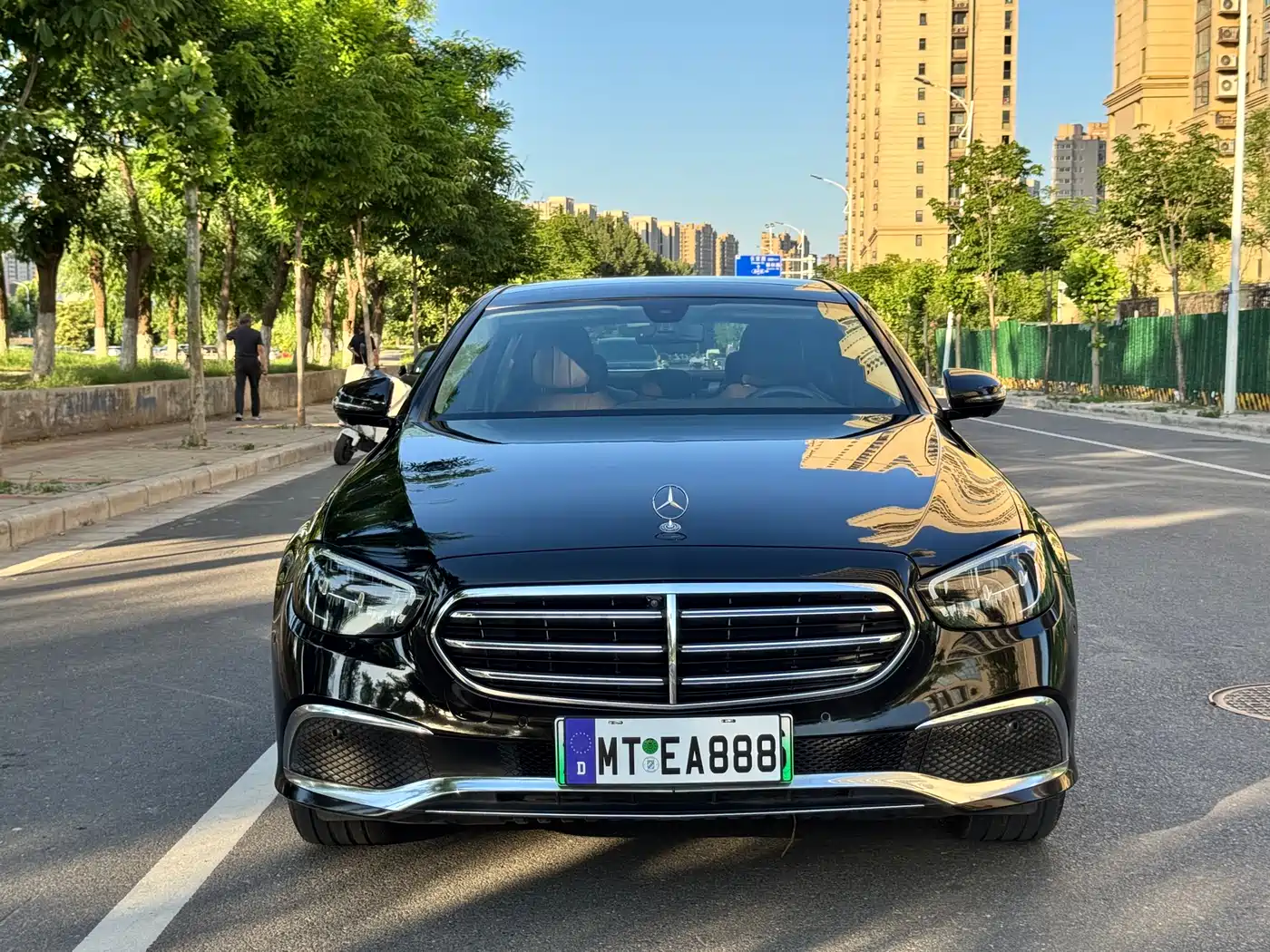 Mercedes-Benz E-Class New Energy 2022 E 350 e L Plug-in Hybrid Sedan фото 2