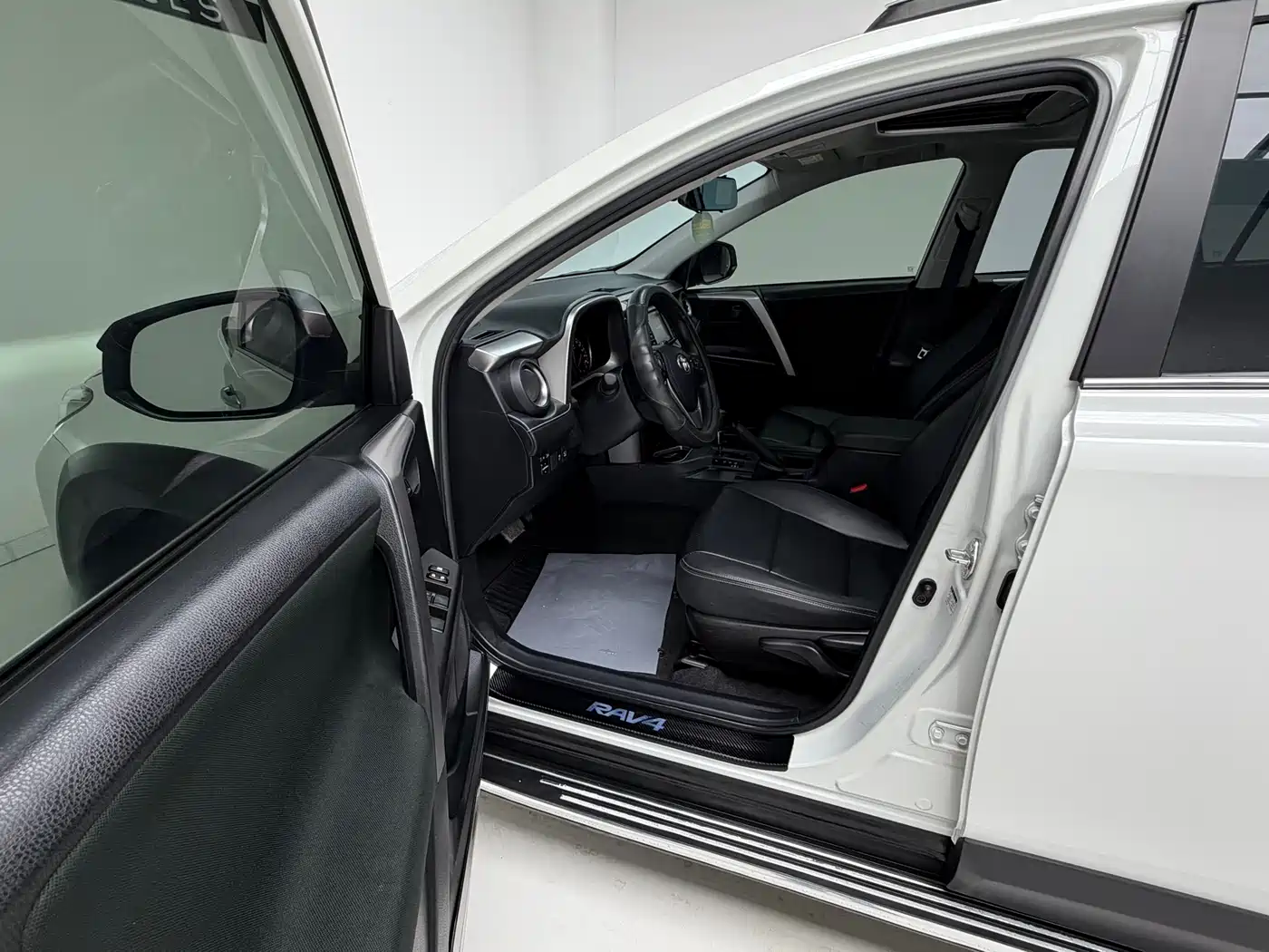 Toyota RAV4 Rongfang 2019 2.0L CVT 2WD Style X Limited Edition China VI фото 11