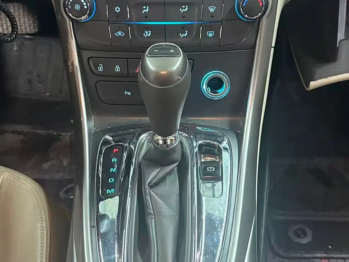 Chevrolet Malibu 2012 2.0L Automatic Comfort Edition фото 7