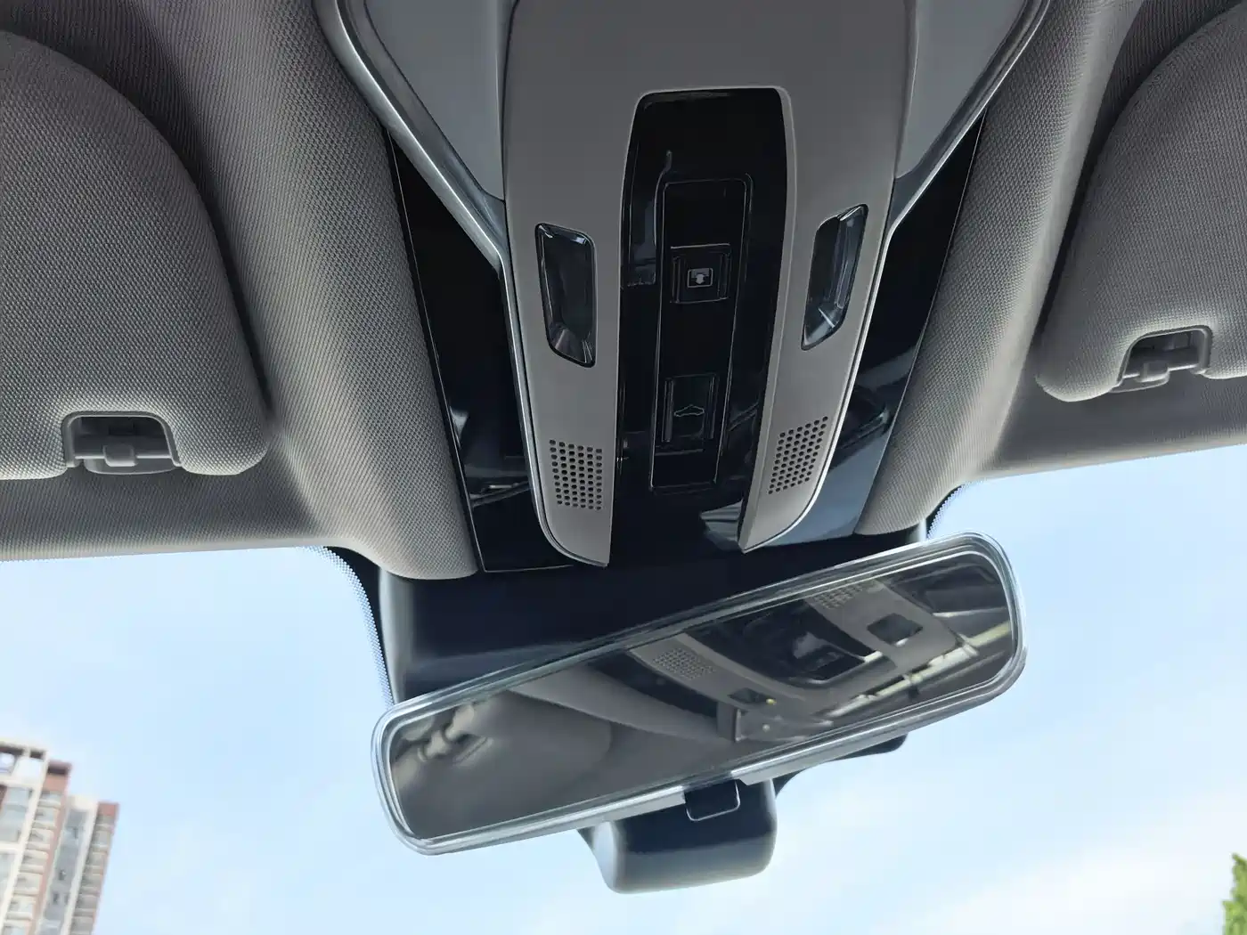 Hongqi H5 2024 1.5T DCT Smart Connect Flag Rhythm Edition фото 16