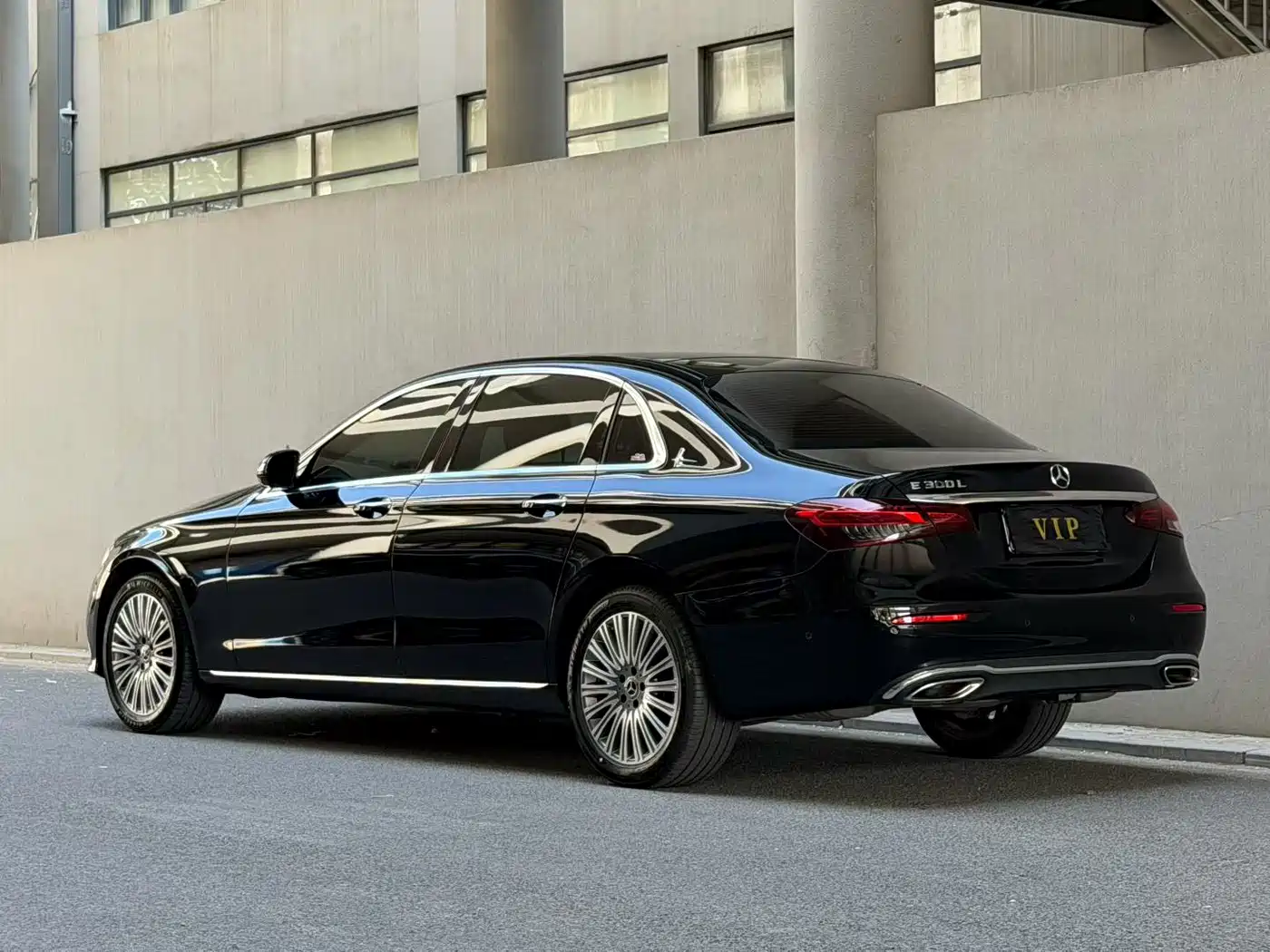 Mercedes-Benz E-Class 2023 E 300 L Luxury фото 5