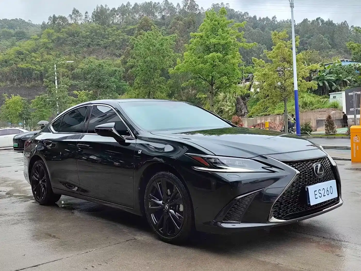 Lexus ES 2023 260 F SPORT фото 3