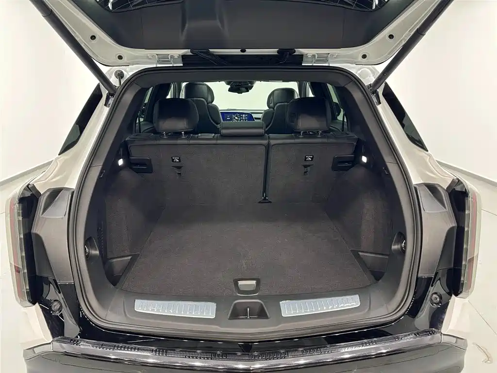 Cadillac XT5 2025 2.0T Luxury фото 26