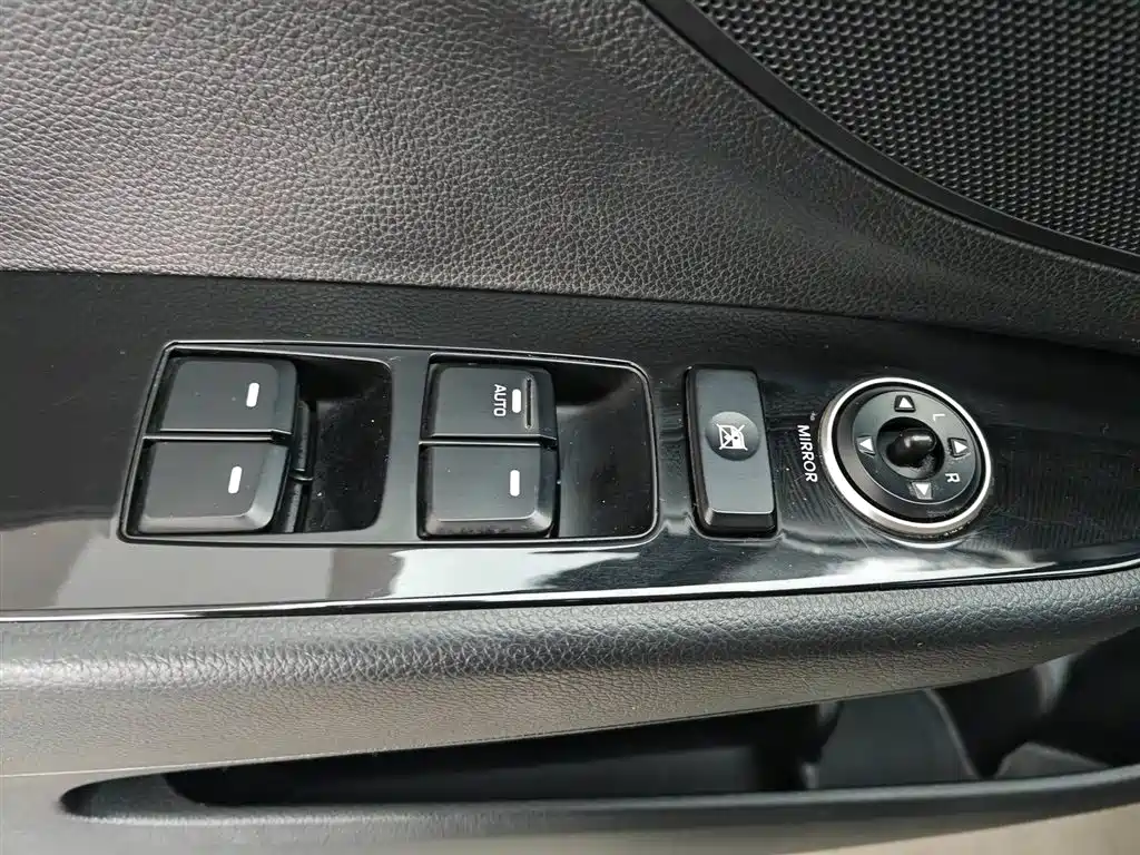 Hyundai Mistra 2014 1.8L Auto Comfort GL фото 9
