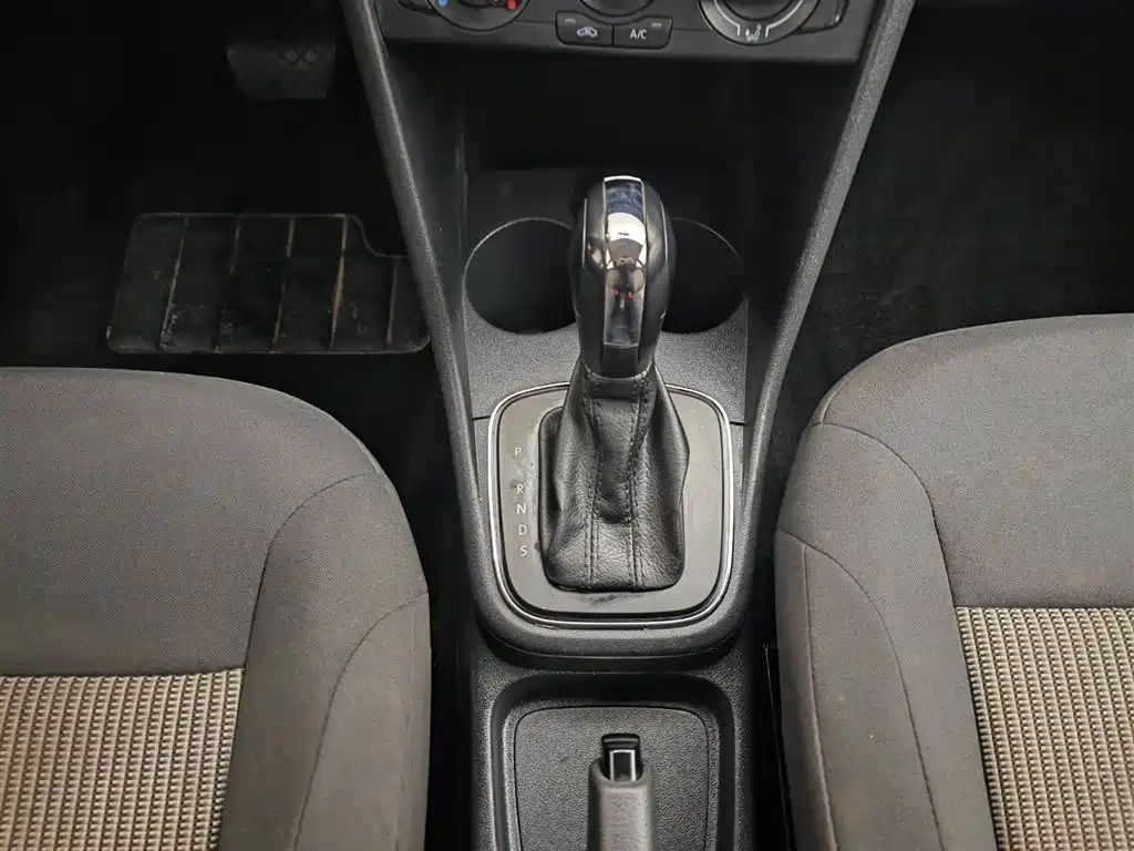 Volkswagen Polo 2016 1.4L Automatic Trend фото 13