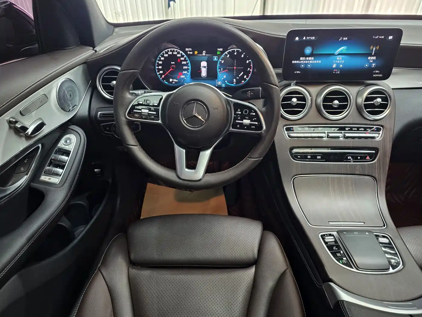 Mercedes-Benz GLC 2020 Facelift GLC 260 L 4MATIC Dynamic фото 11