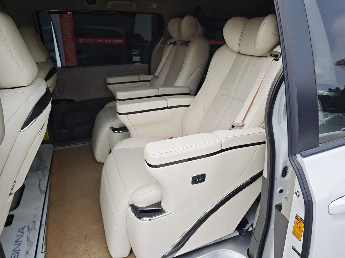 Toyota Sienna 2013 3.5L 4WD Automatic фото 10