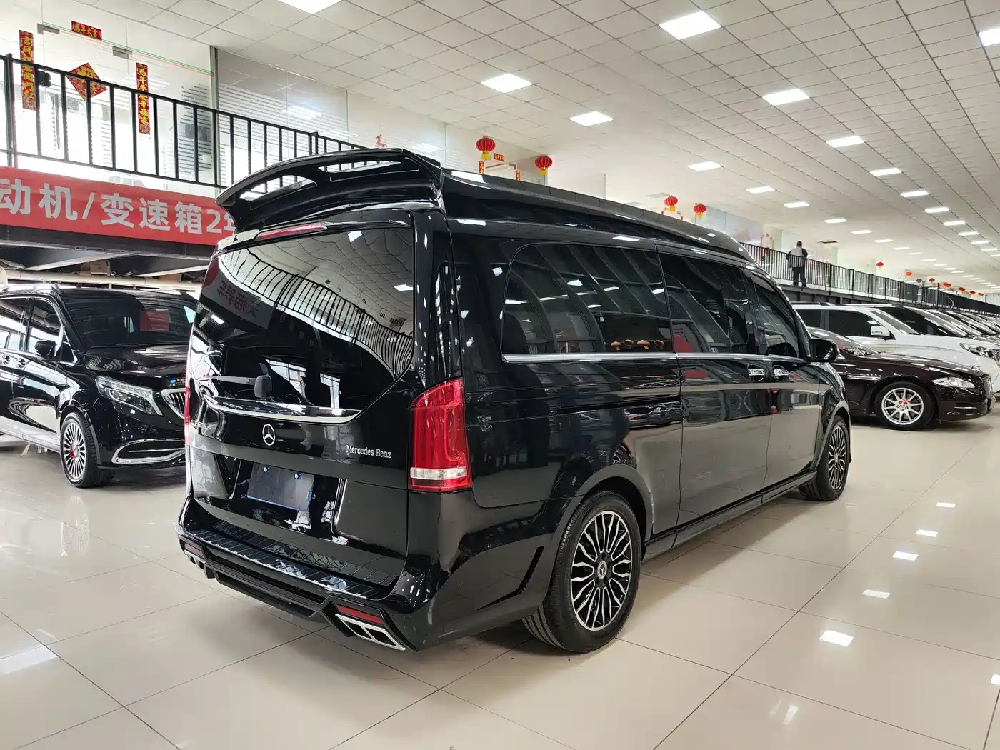 Mercedes-Benz V-Class 2018 V 260 L Premium Long Wheelbase Edition China VI фото 38