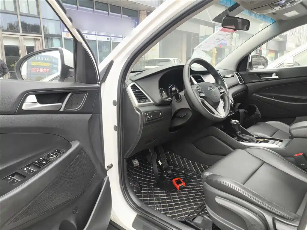 Hyundai Tucson 2015 1.6T Dual Clutch 2WD Smart фото 12